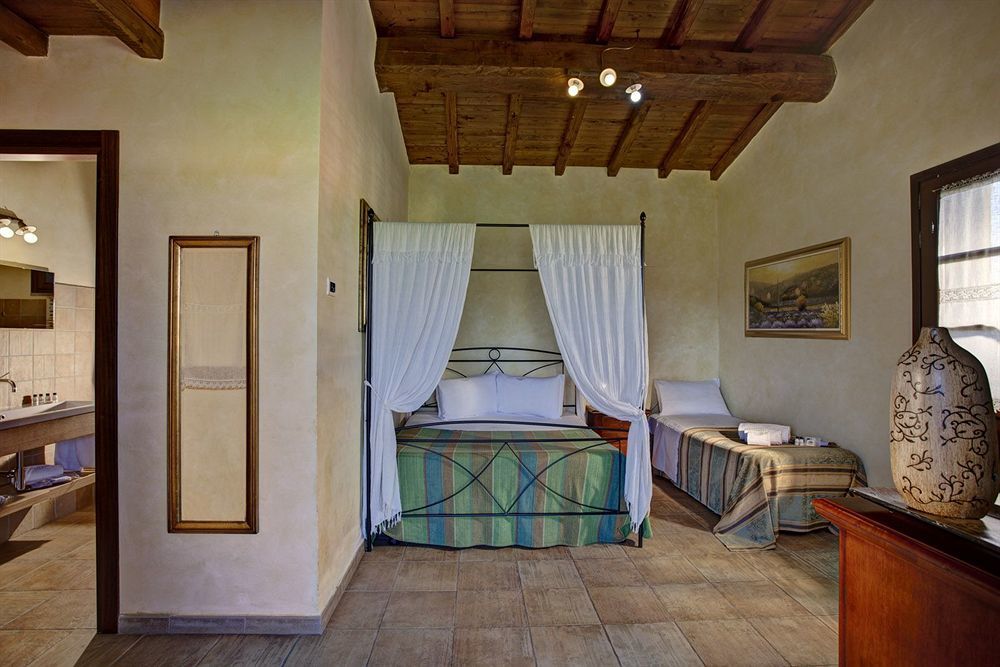 טרקיניה Agriturismo Valle Del Marta מראה חיצוני תמונה