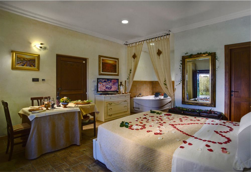 טרקיניה Agriturismo Valle Del Marta מראה חיצוני תמונה